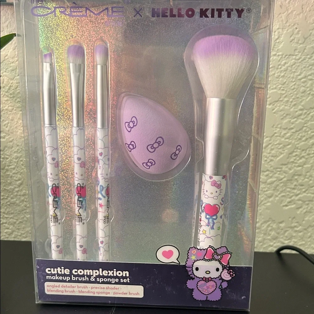 Hello Kitty Purple Makeup Brush and Sponge Collection - Picture 2 of 3